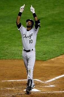 Alexei Ramirez points to the sky